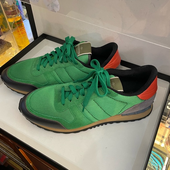Valentino Garavani tenis shoes 👟 for men pre loved in good condition
